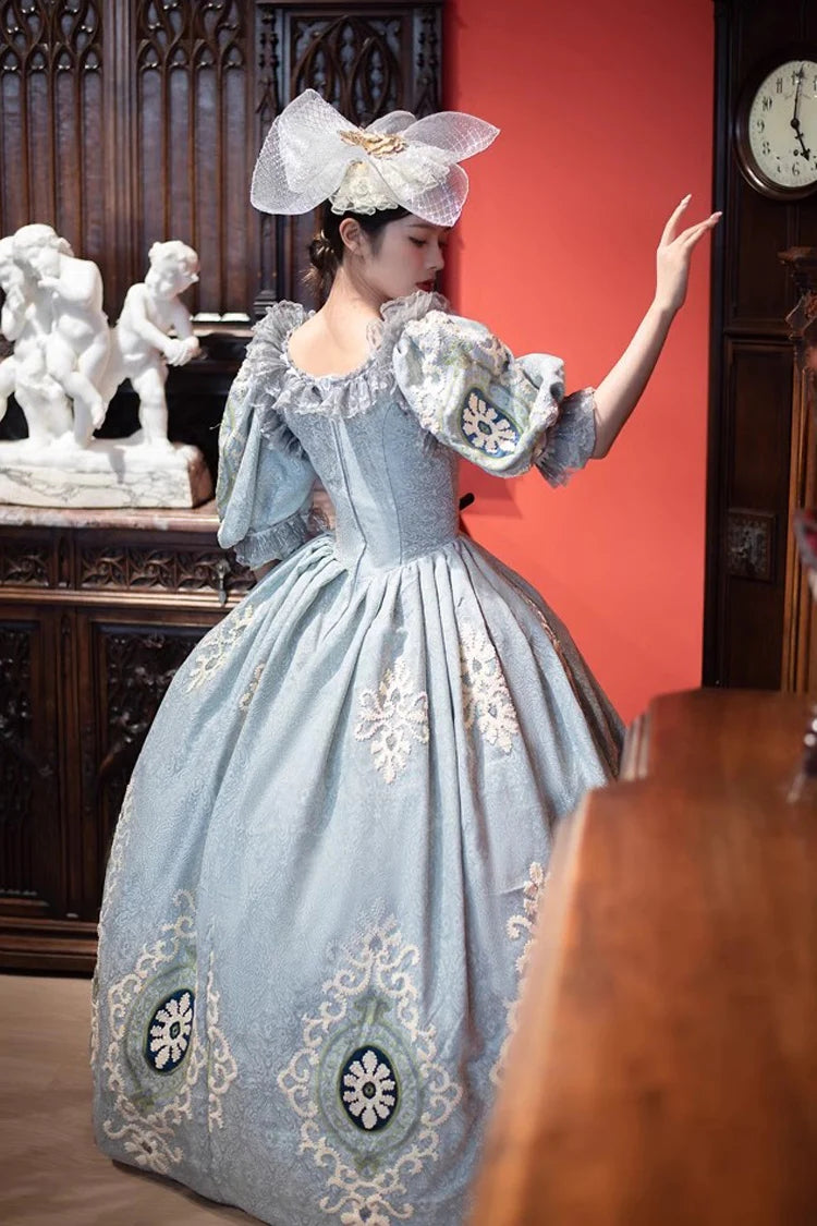 Finely Styled Dress with a Classic Vintage Look