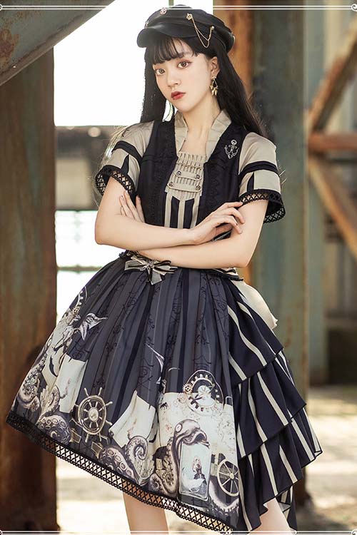 Finely Styled Dress with a Classic Vintage Look