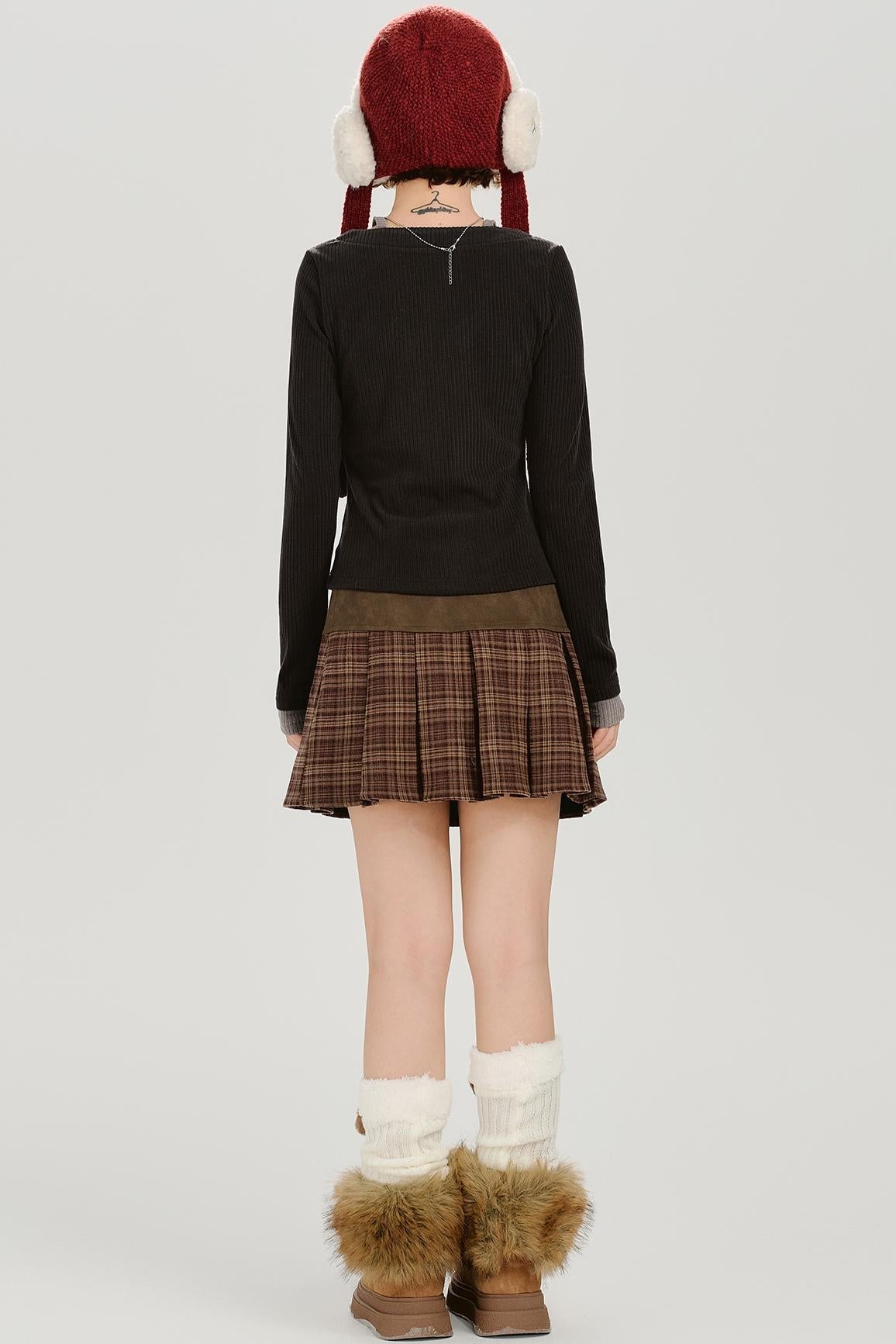 Retro Mode Neck Slim Top