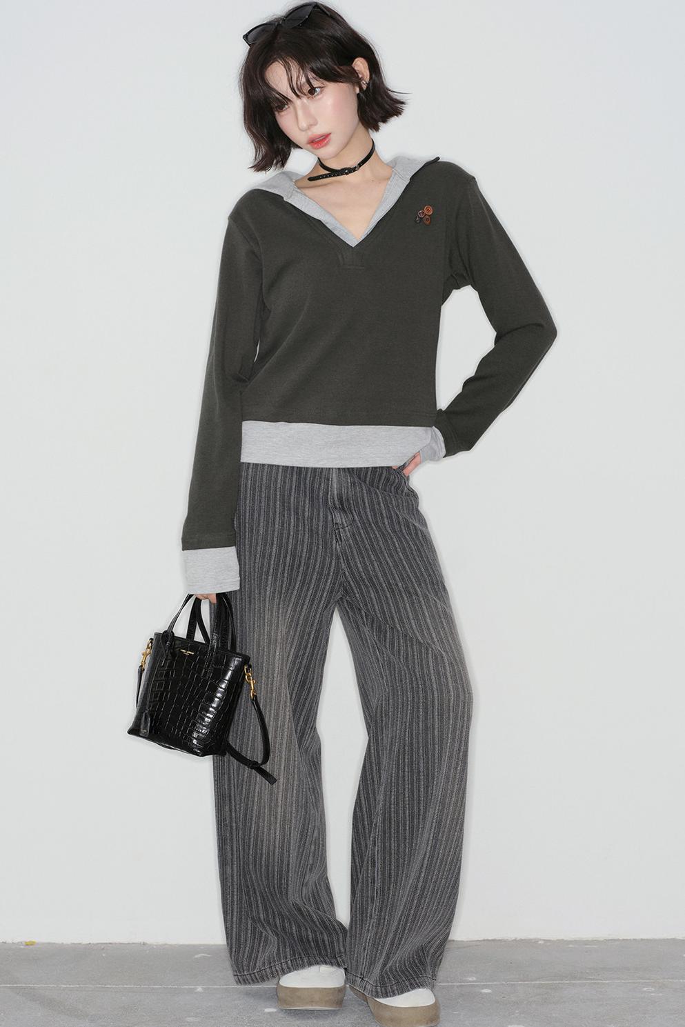 Mode V-neck Tight Top