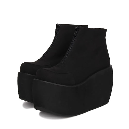 Beautifully Finished Boots in a Timeless Design