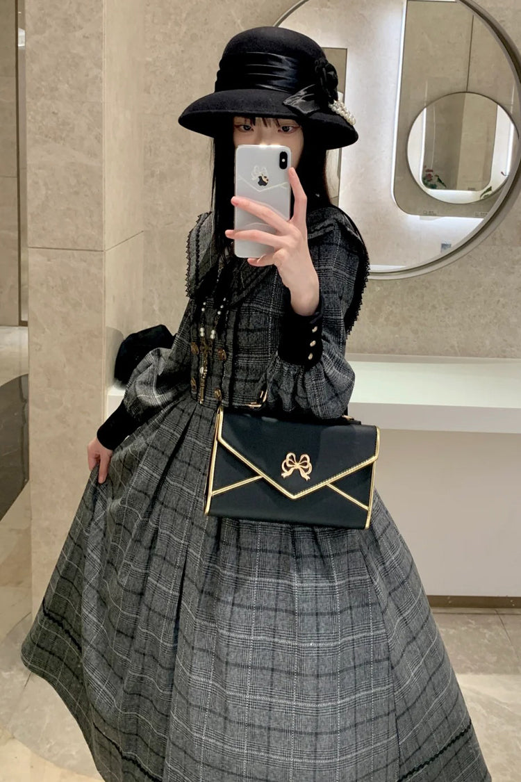 Finely Styled Dress with a Classic Vintage Look