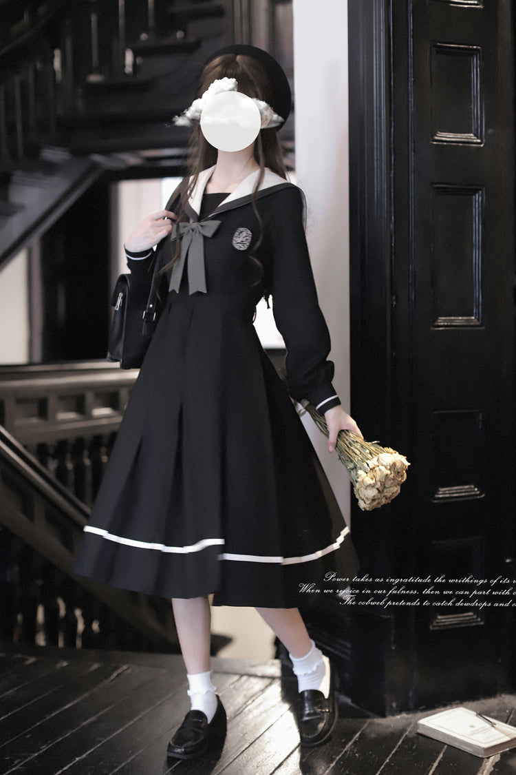 Casually Elegant Dress with a Refined Edge
