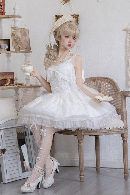 Subtly Elegant Dress with a Refined Vintage Look