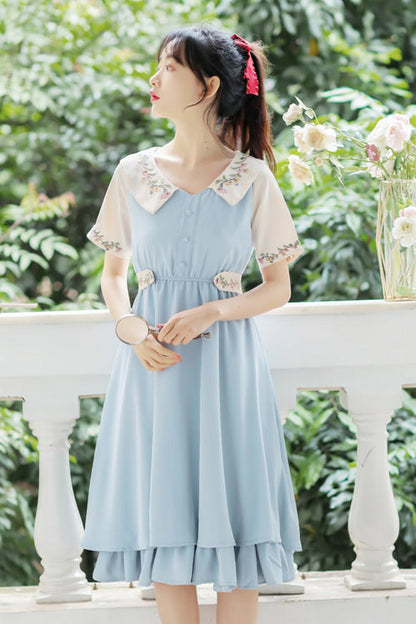 Finely Styled Dress with a Classic Vintage Look