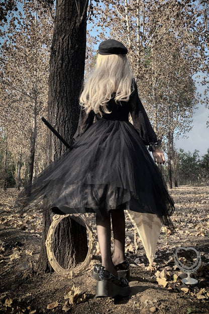Finely Styled Dress with a Classic Vintage Look