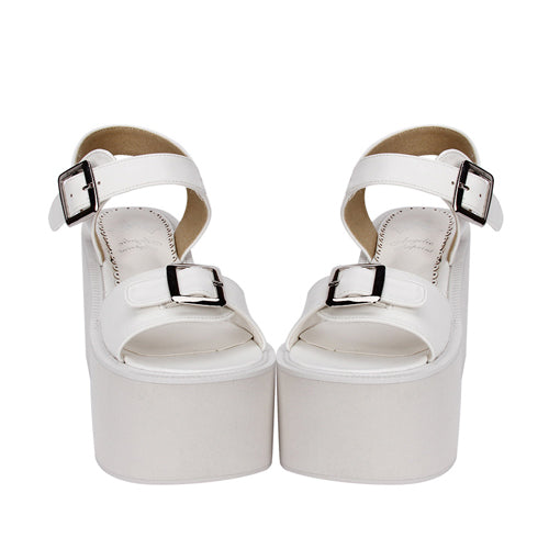 Finely Styled Sandals with a Classic Vintage Look