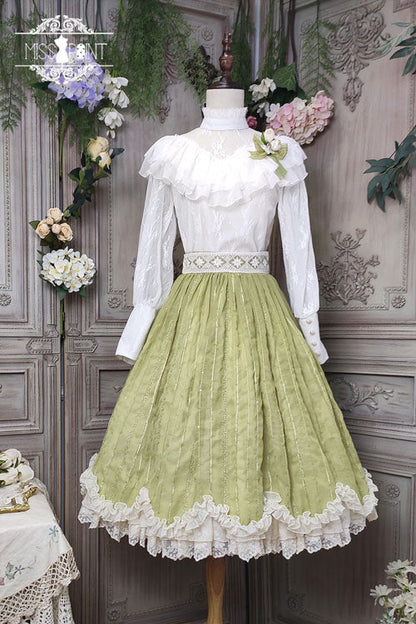 Finely Styled Dress with a Classic Vintage Look