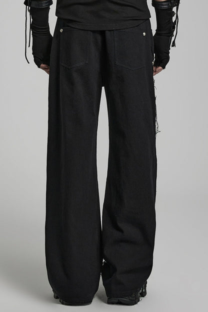 Effortlessly Elegant Pants with a Timeless Design