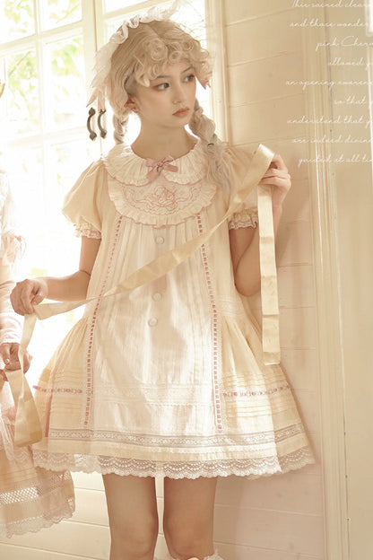 Finely Styled Dress with a Classic Vintage Look