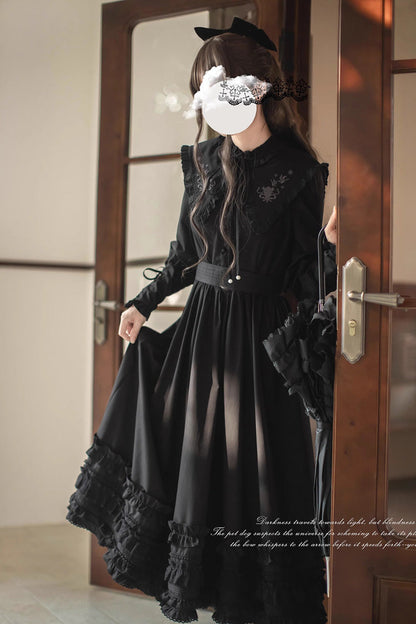 Subtly Elegant Dress with a Refined Vintage Look