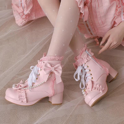 Effortlessly Elegant Boots with a Timeless Design
