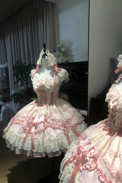 Finely Styled Dress with a Classic Vintage Look
