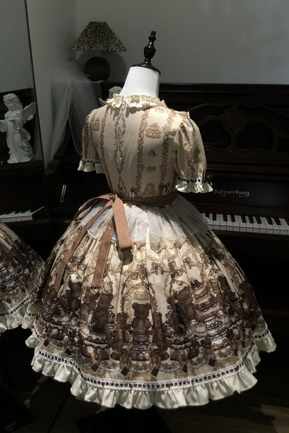Finely Styled Dress with a Classic Vintage Look