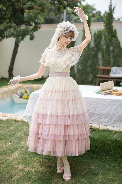 Finely Styled Dress with a Classic Vintage Look