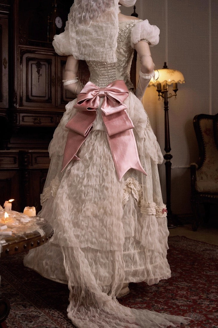 Finely Styled Dress with a Classic Vintage Look