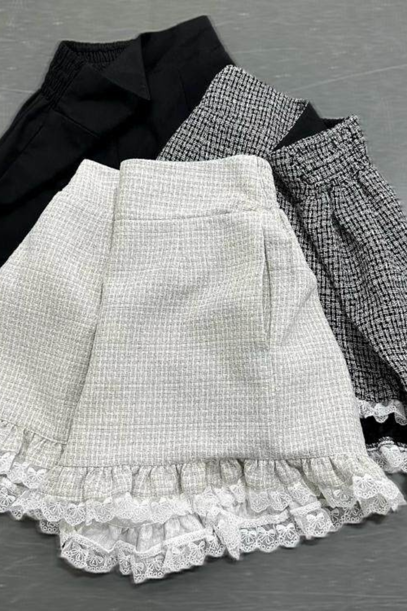 Lace-up Jirai Dress + Shorts + Sleeves + Brooch