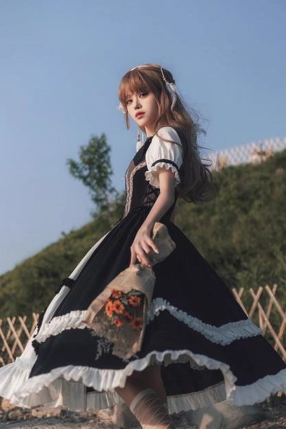Finely Styled Dress with a Classic Vintage Look
