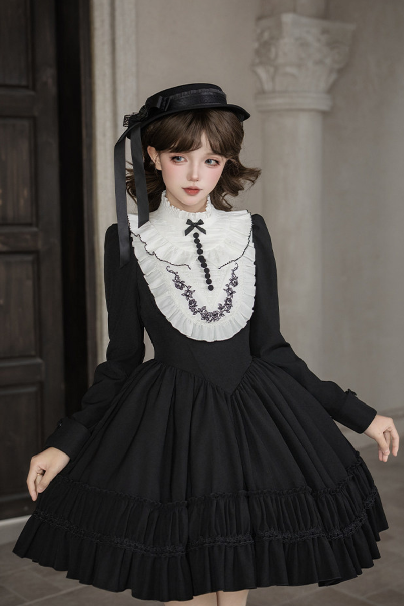 Gothic Dress + Fake Collar + Hat
