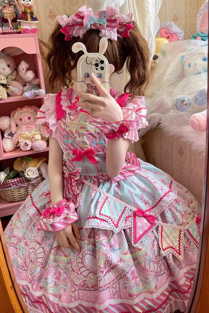 Finely Styled Dress with a Classic Vintage Look
