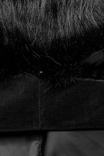 Beautifully Finished Coat in a Timeless Design