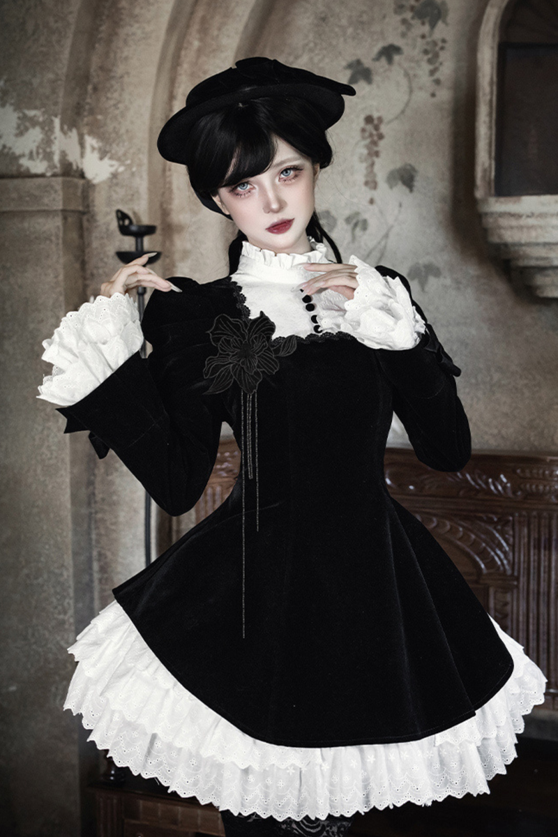 Slim Contrast Color Twin Dress + Collar + Bow + Brooch + Hat