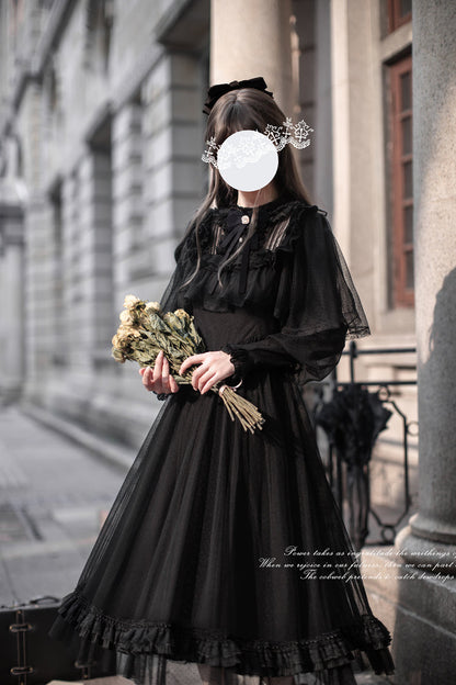 Subtly Elegant Dress with a Refined Vintage Look