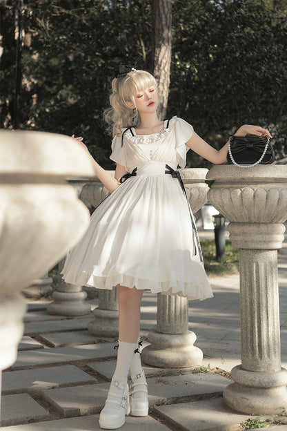 Finely Styled Dress with a Classic Vintage Look