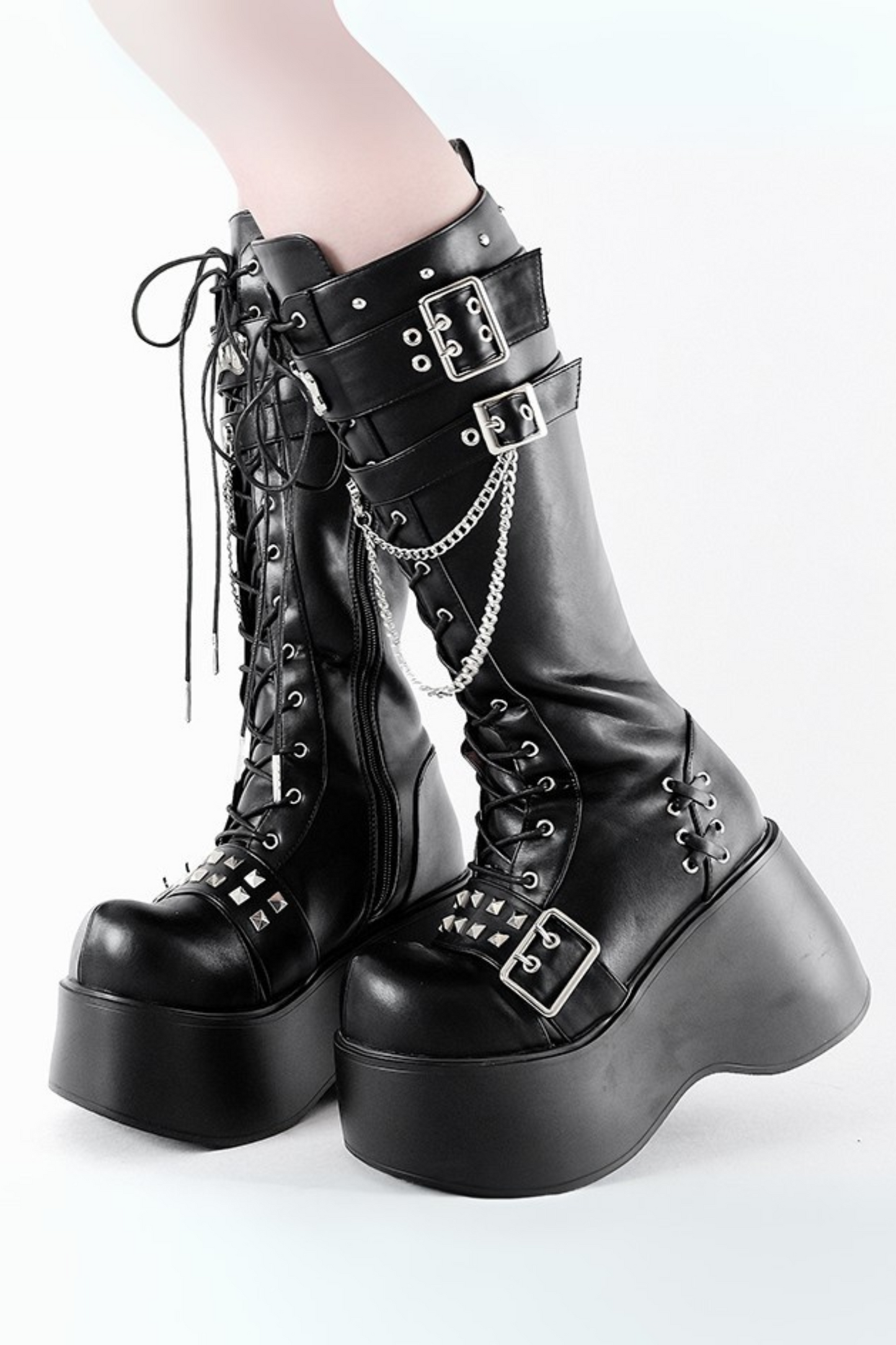 Mode Lace Up Medium Boots