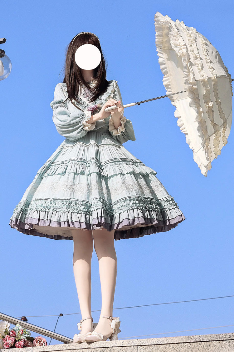 Finely Styled Dress with a Classic Vintage Look