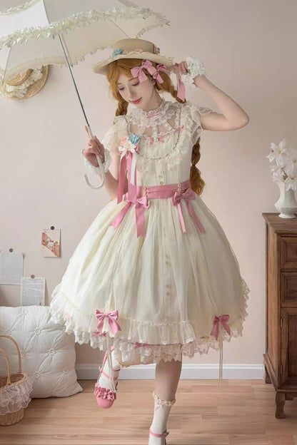 Finely Styled Dress with a Classic Vintage Look