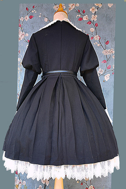 Finely Styled Dress with a Classic Vintage Look