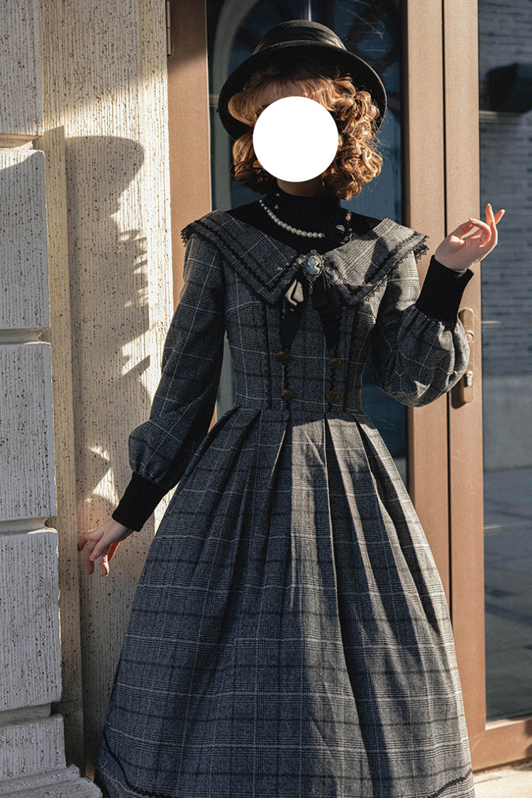 Finely Styled Dress with a Classic Vintage Look