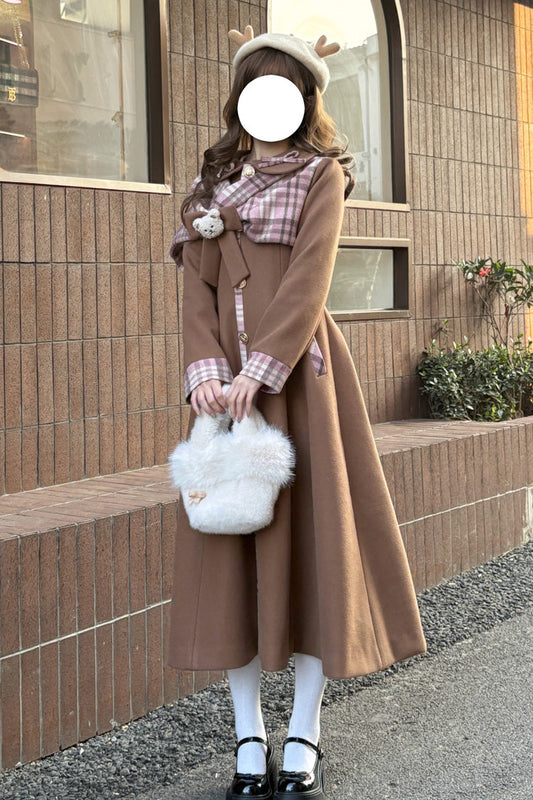 Subtly Elegant Coat with a Refined Vintage Look