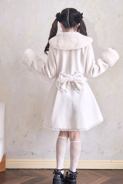 Effortlessly Elegant Coat with a Timeless Design