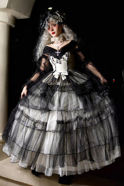 Finely Styled Dress with a Classic Vintage Look