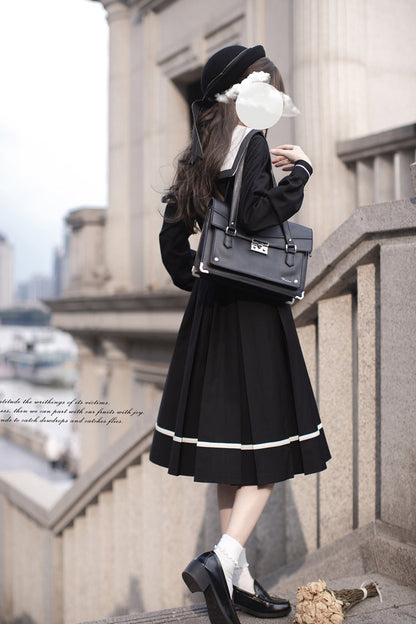 Casually Elegant Dress with a Refined Edge