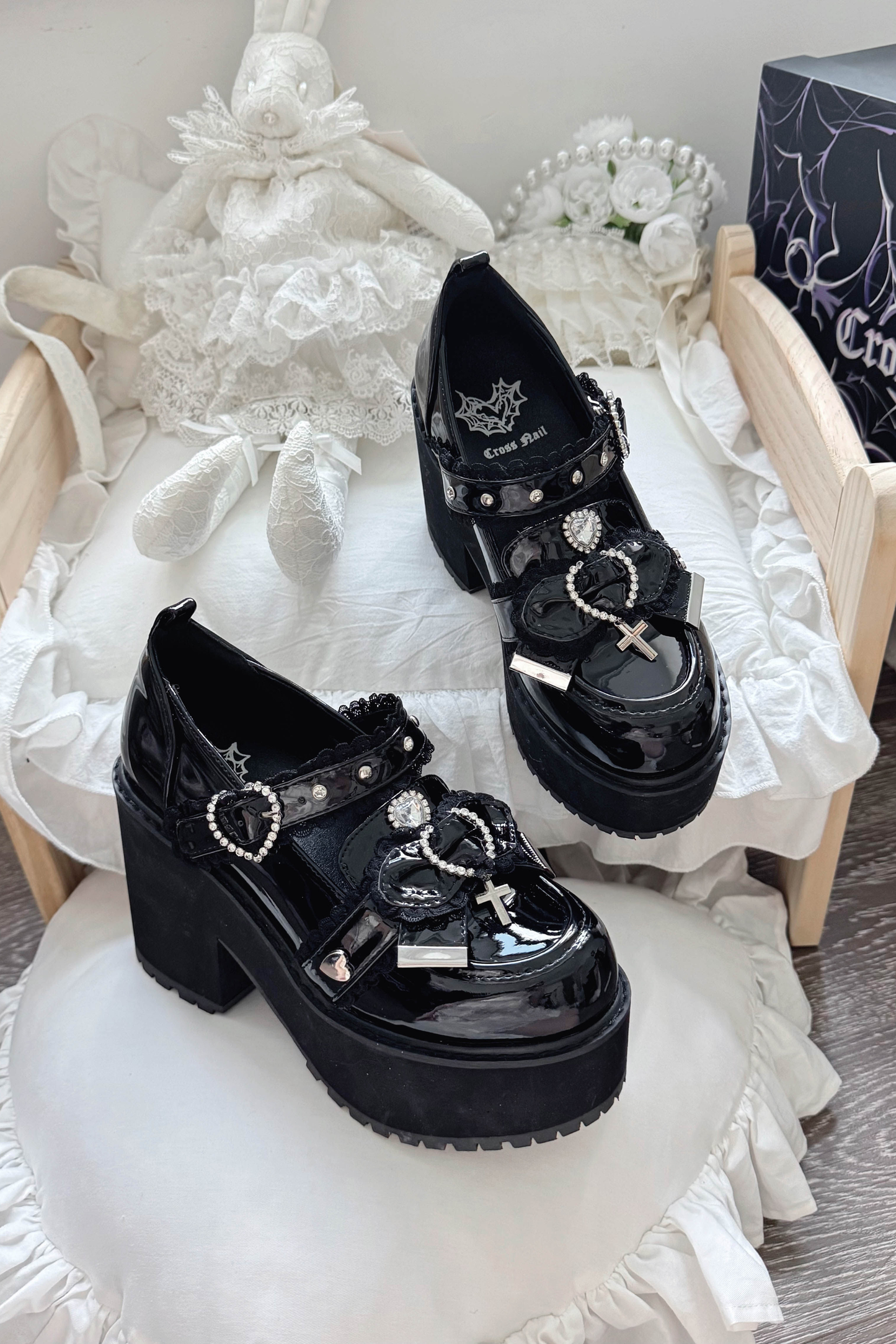 Jewel Cross Ribbon Shoes
