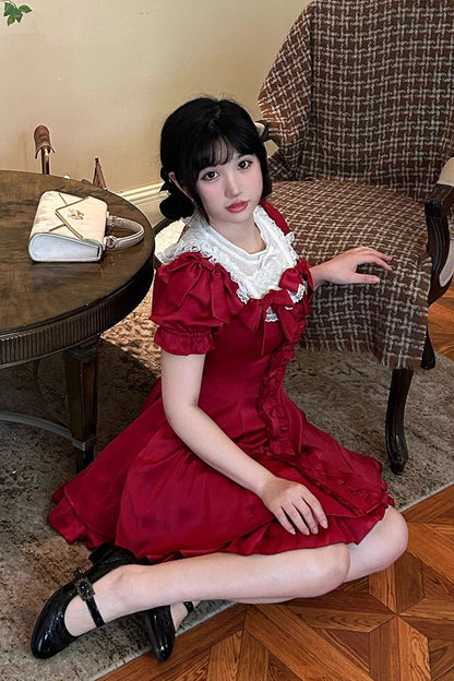 Finely Styled Dress with a Classic Vintage Look