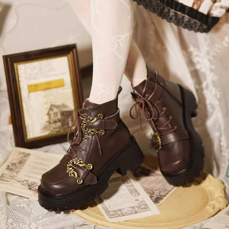 Effortlessly Elegant Boots with a Timeless Design