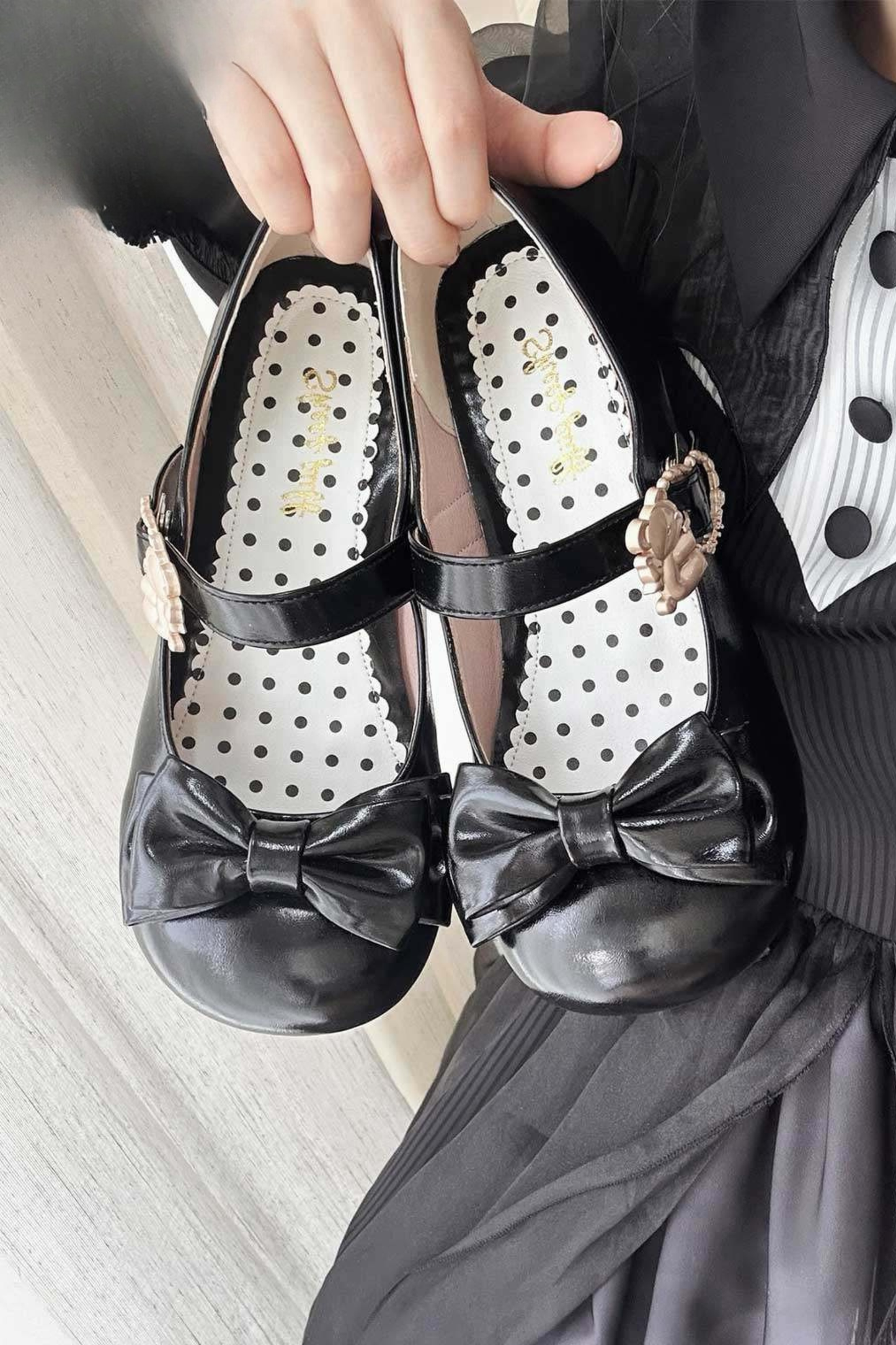 Glossy Color Ribbon Shoes