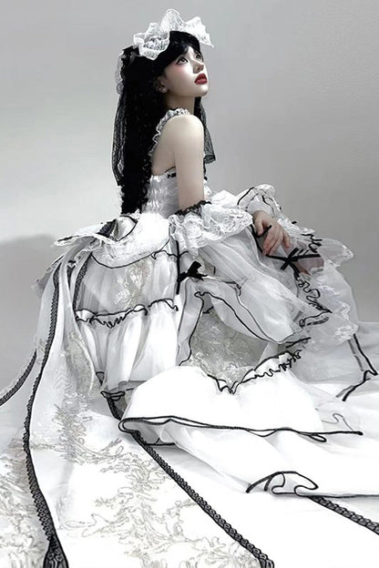 Finely Styled Dress with a Classic Vintage Look