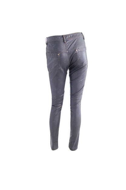 Effortlessly Elegant Pants with a Timeless Design