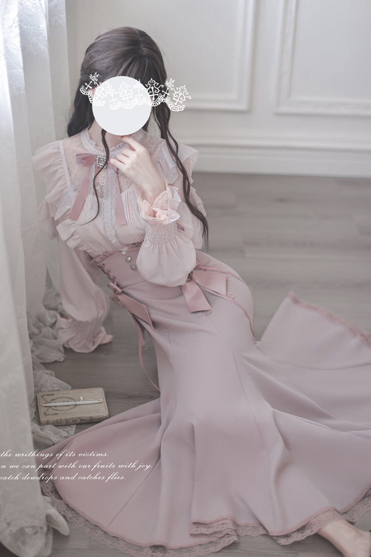 Subtly Elegant Dress with a Refined Vintage Look