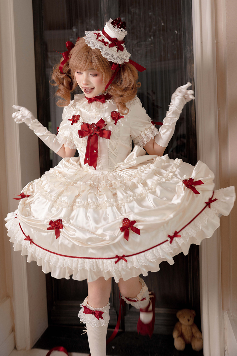 [pre-order Deadline: March 29] Cream Strawberry Lolita Dress