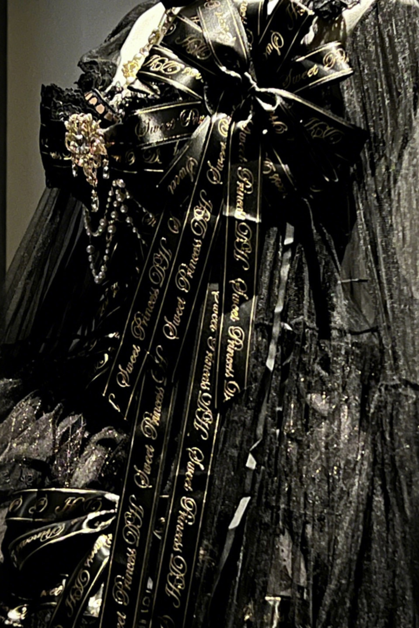 Golden Gothic Dress + Choker + Sleeve + Badge