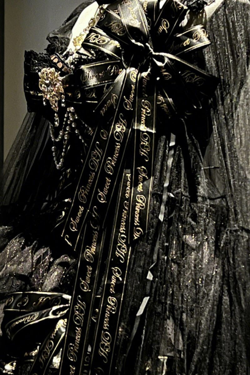 Golden Gothic Dress + Choker + Sleeve + Badge