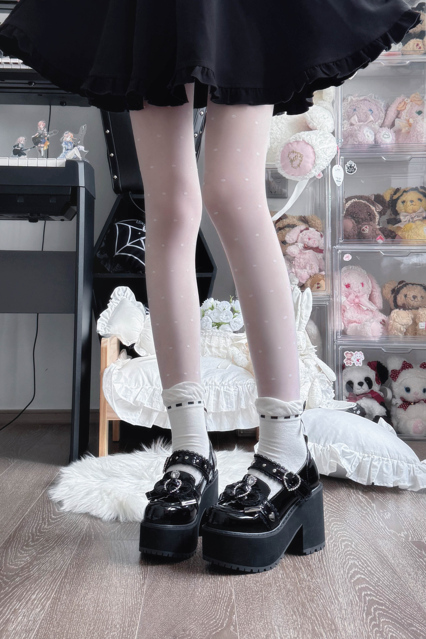 Jewel Cross Ribbon Shoes