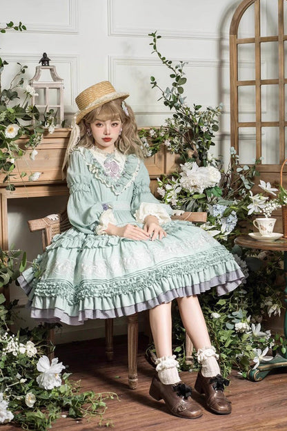 Classic Vintage Dress with a Flattering Fit