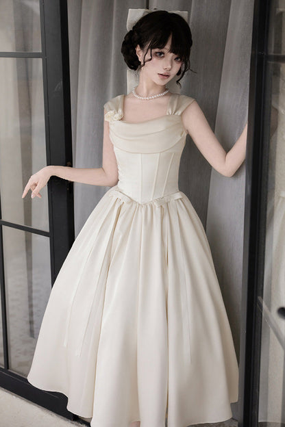 Effortlessly Elegant Dress with a Timeless Design